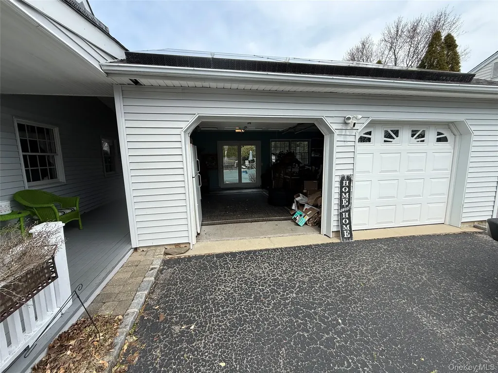 818 12th Street West Babylon NY 11704