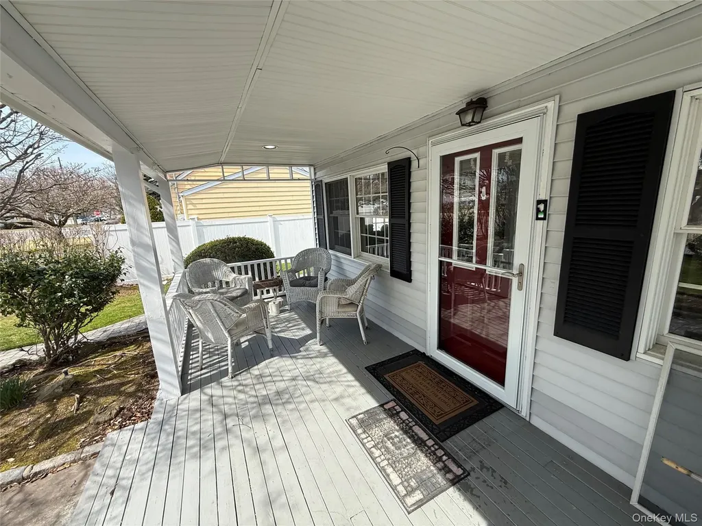 818 12th Street West Babylon NY 11704