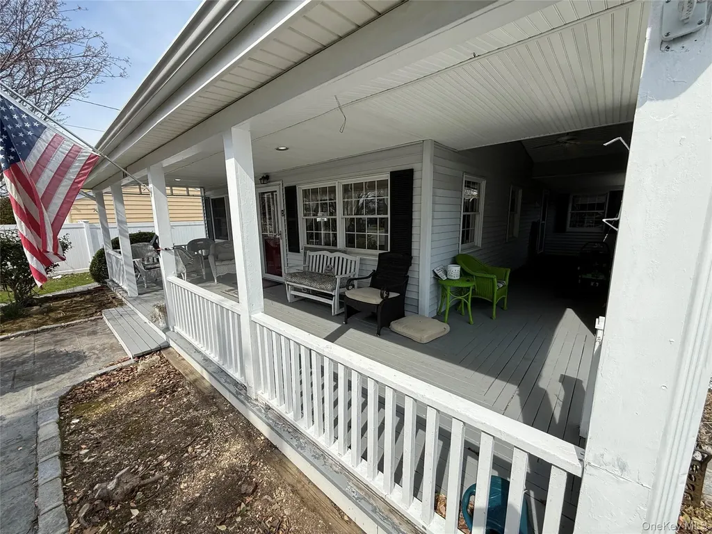818 12th Street West Babylon NY 11704