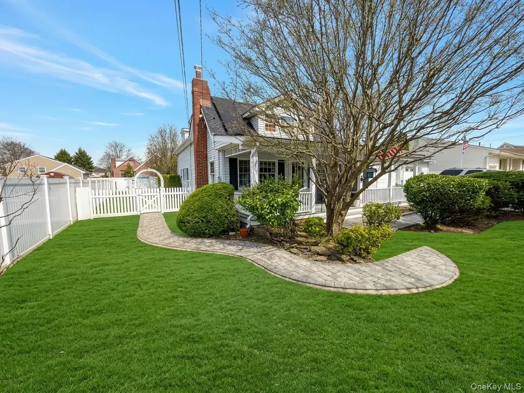 818 12th Street West Babylon NY 11704