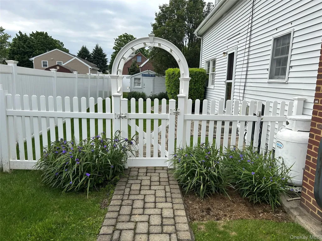 818 12th Street West Babylon NY 11704