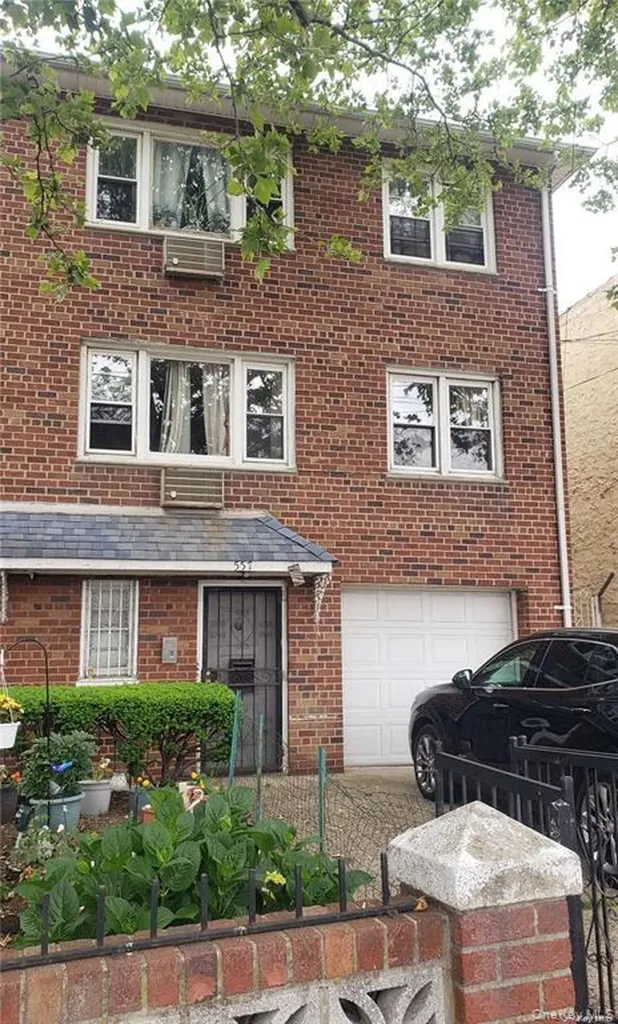 557 Eldert Lane Brooklyn NY 11208