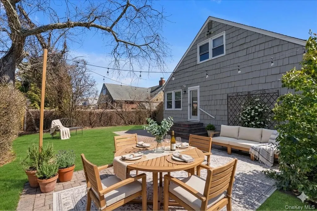 164 Blackheath Road Lido Beach NY 11561