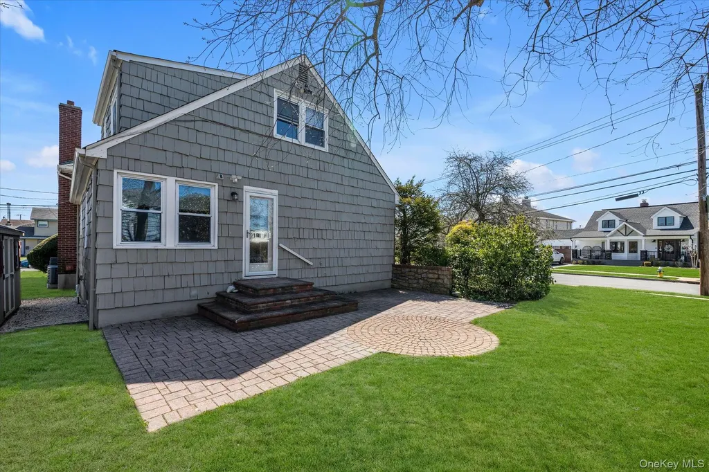 164 Blackheath Road Lido Beach NY 11561