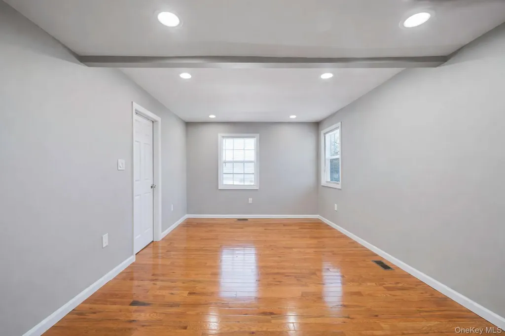 232 30th Street Lindenhurst NY 11757