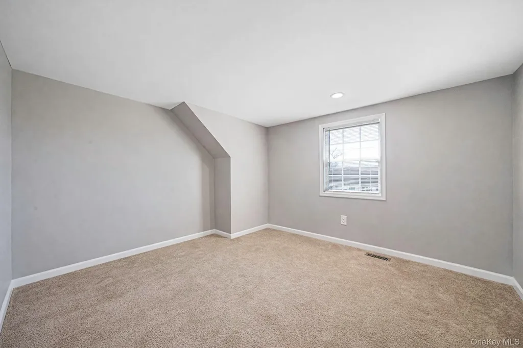 232 30th Street Lindenhurst NY 11757