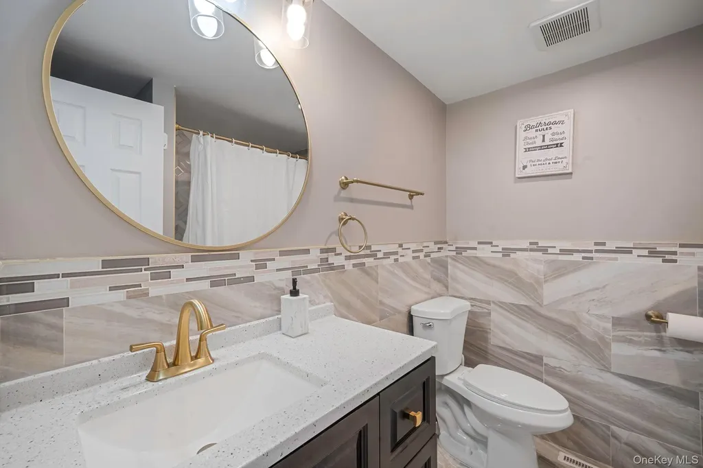 232 30th Street Lindenhurst NY 11757