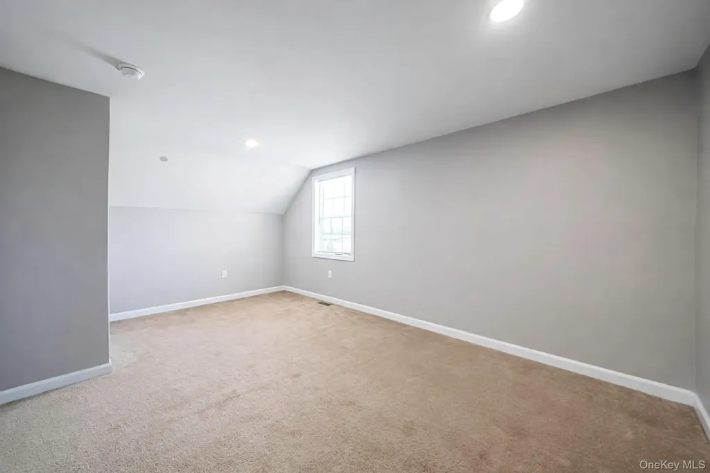 232 30th Street Lindenhurst NY 11757