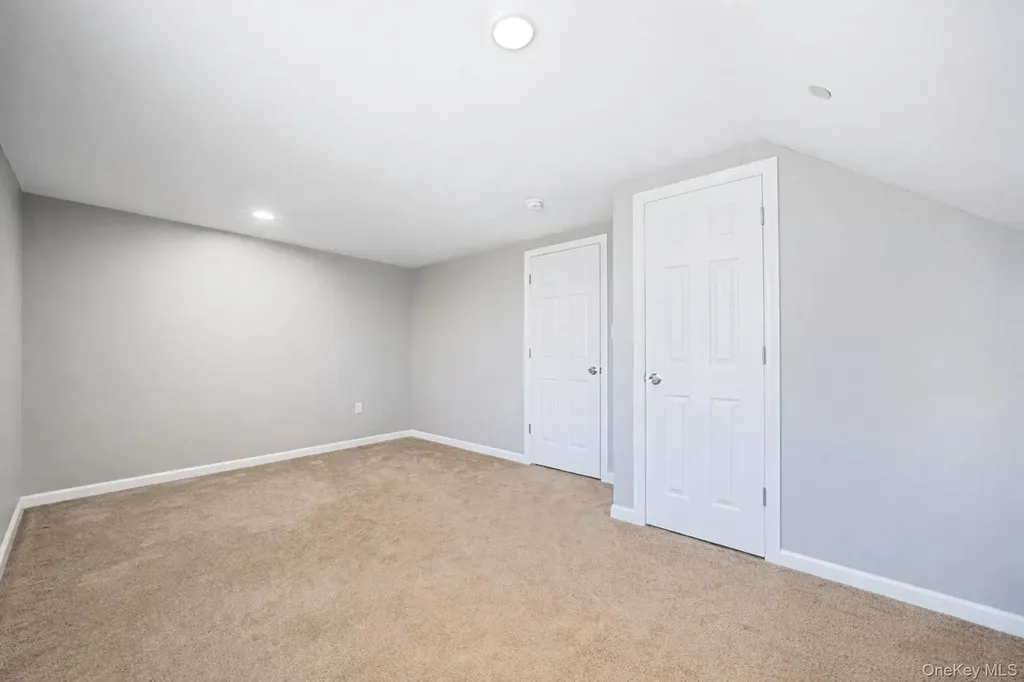 232 30th Street Lindenhurst NY 11757