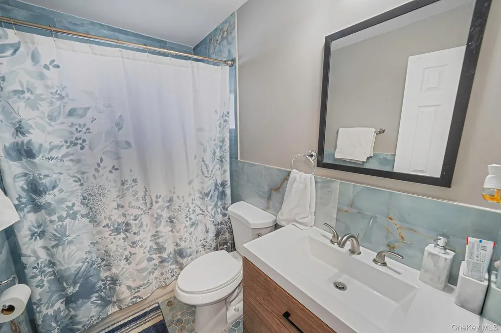 232 30th Street Lindenhurst NY 11757