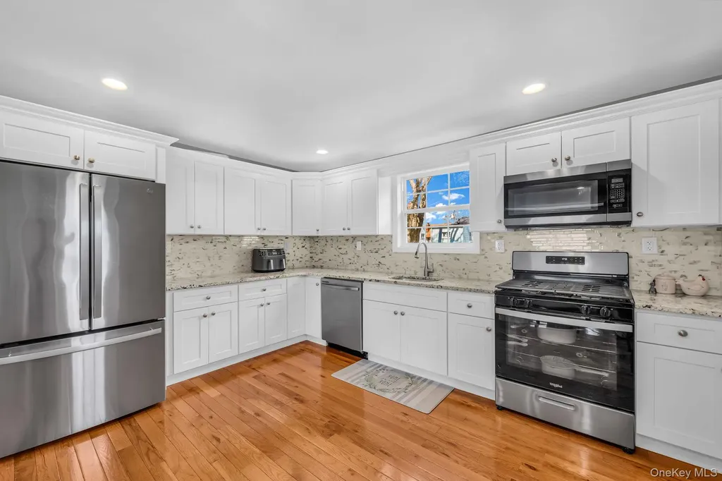 232 30th Street Lindenhurst NY 11757