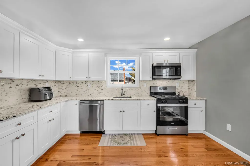 232 30th Street Lindenhurst NY 11757
