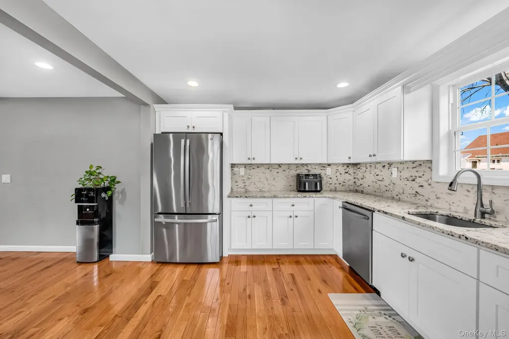 232 30th Street Lindenhurst NY 11757