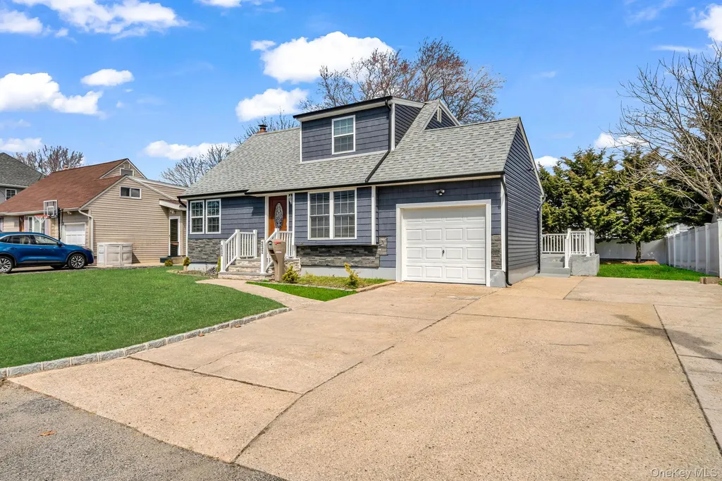 232 30th Street Lindenhurst NY 11757