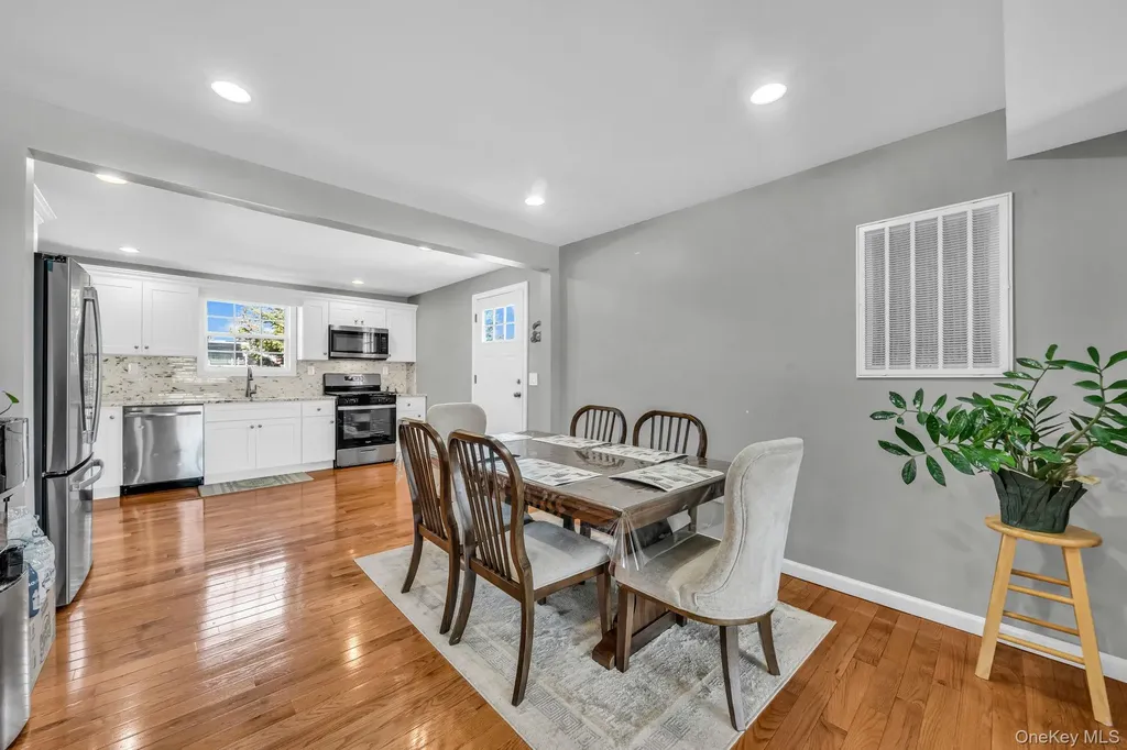 232 30th Street Lindenhurst NY 11757