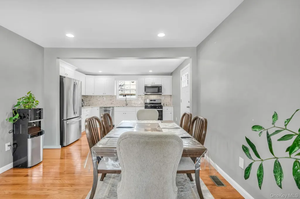 232 30th Street Lindenhurst NY 11757