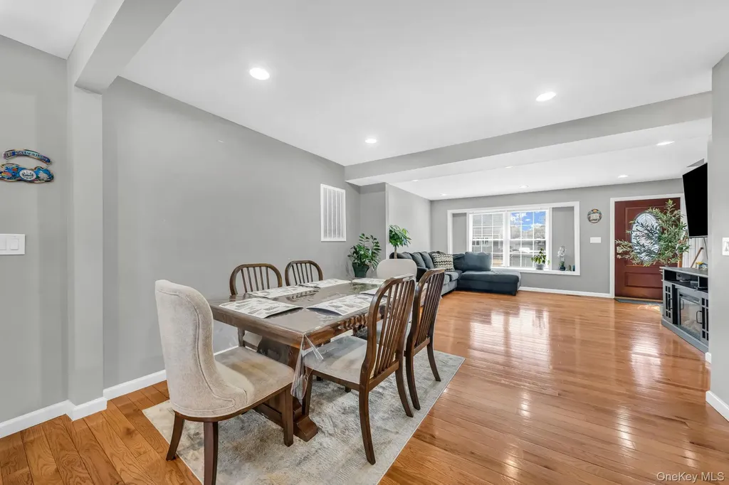 232 30th Street Lindenhurst NY 11757