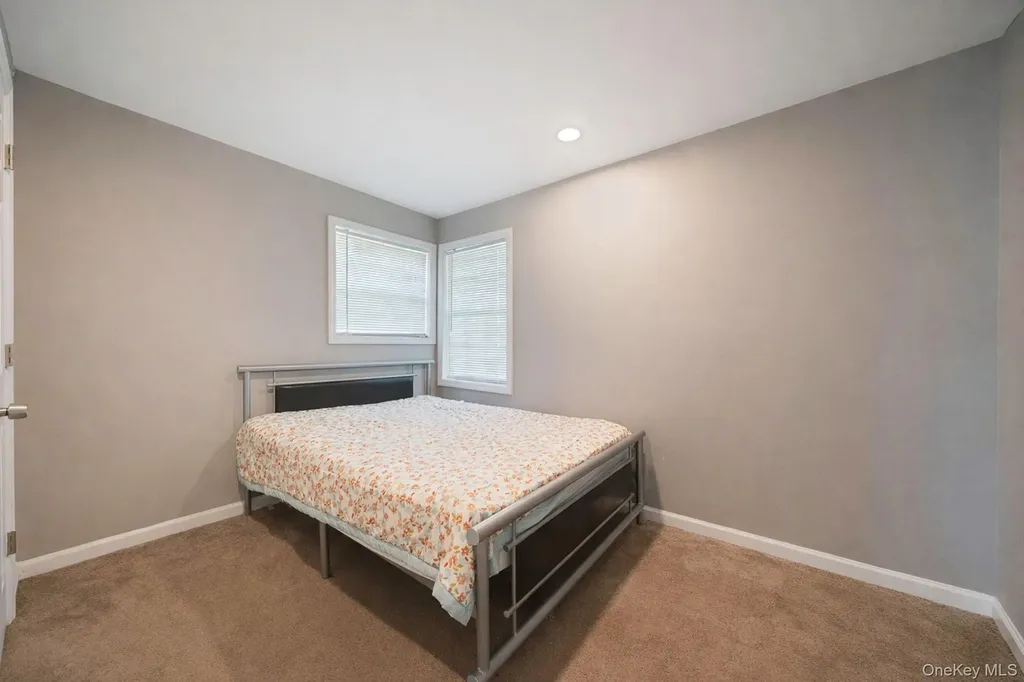 232 30th Street Lindenhurst NY 11757