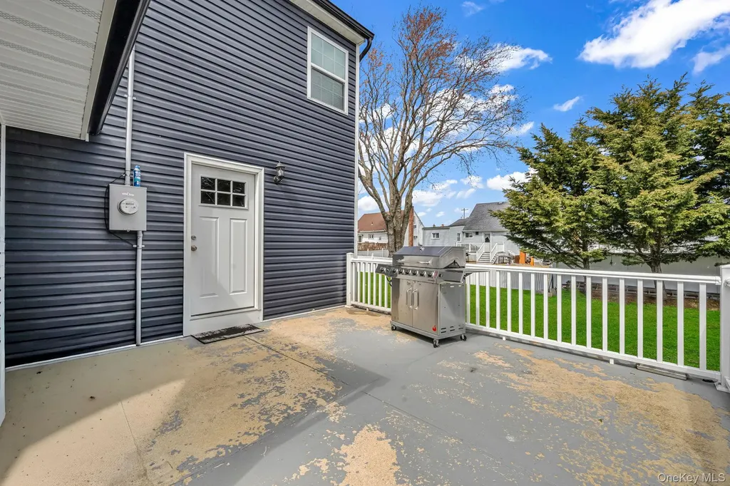 232 30th Street Lindenhurst NY 11757
