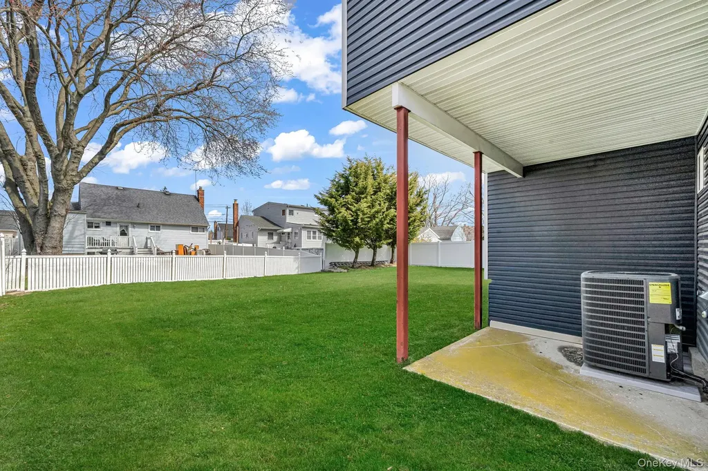 232 30th Street Lindenhurst NY 11757