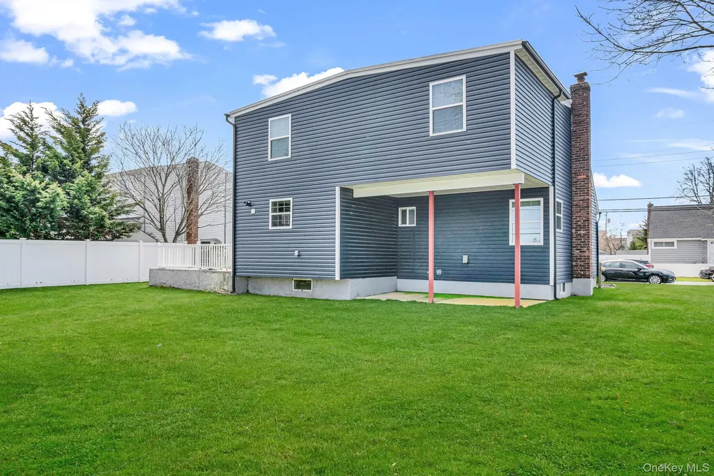232 30th Street Lindenhurst NY 11757