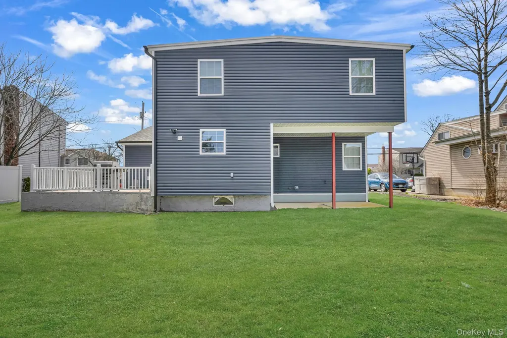 232 30th Street Lindenhurst NY 11757