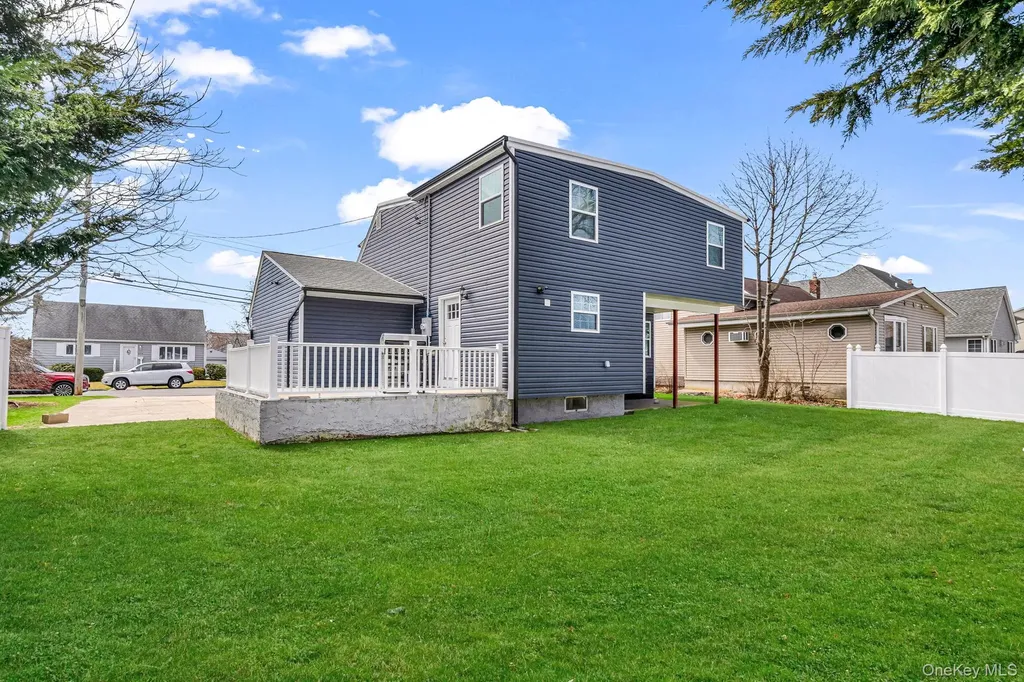 232 30th Street Lindenhurst NY 11757