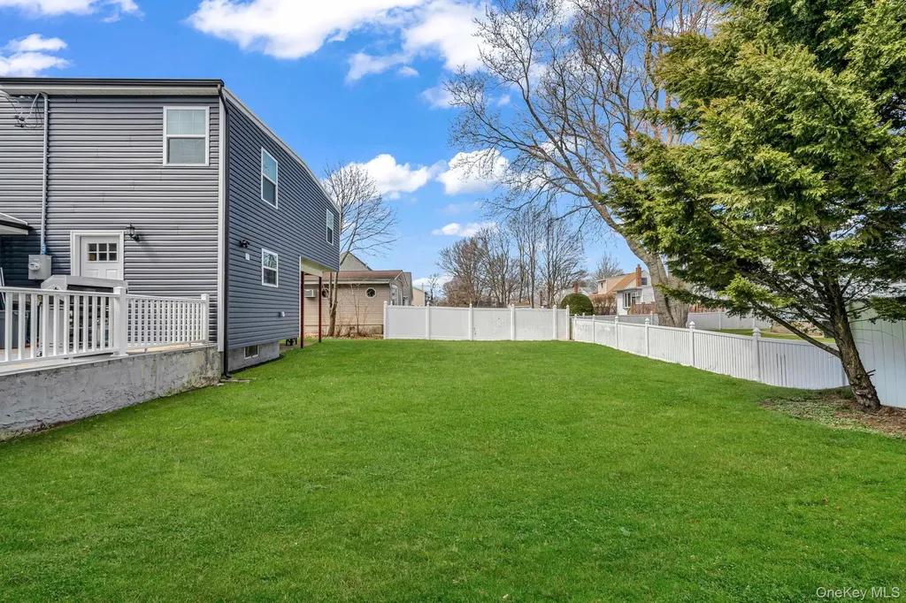 232 30th Street Lindenhurst NY 11757
