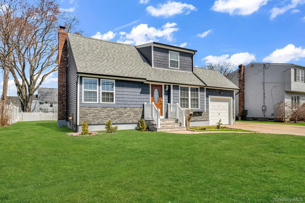 232 30th Street Lindenhurst NY 11757