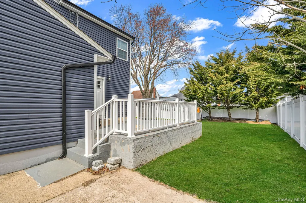 232 30th Street Lindenhurst NY 11757