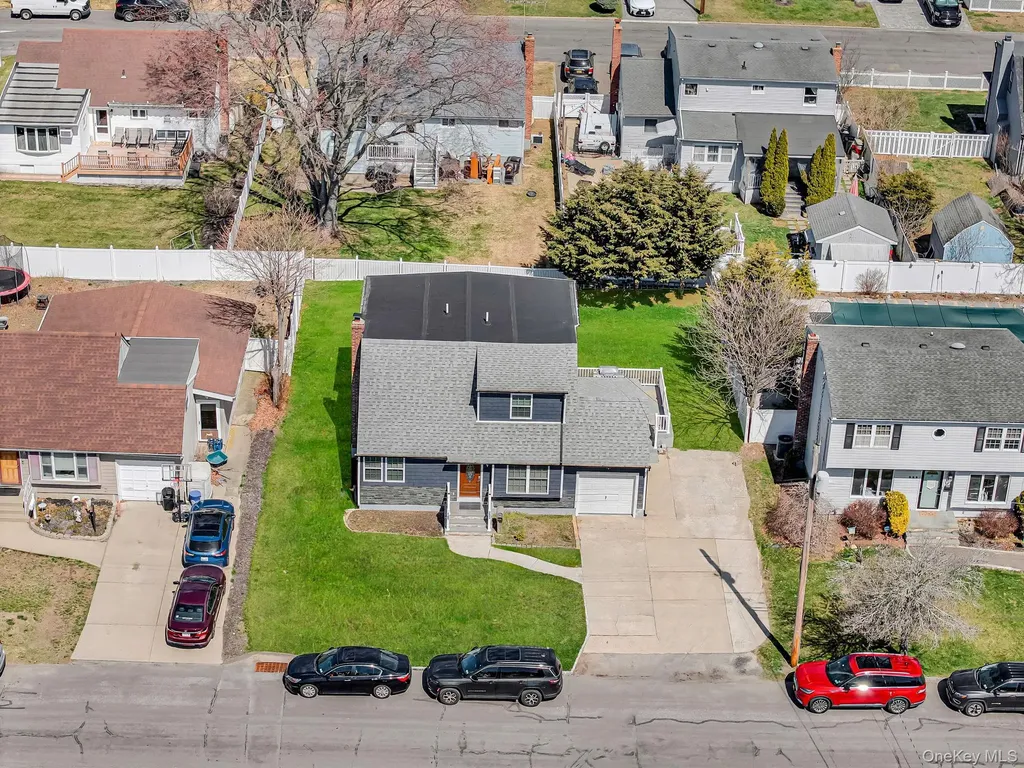 232 30th Street Lindenhurst NY 11757