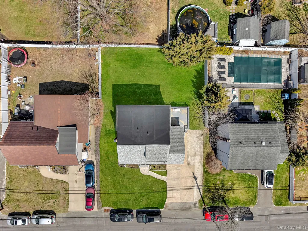 232 30th Street Lindenhurst NY 11757