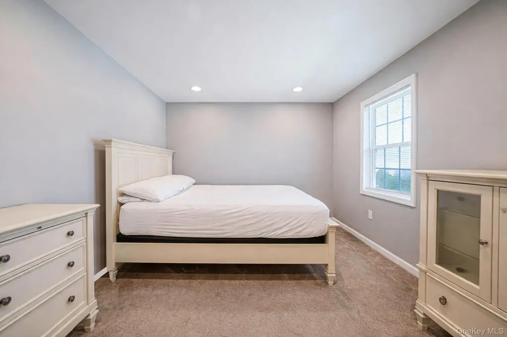 232 30th Street Lindenhurst NY 11757