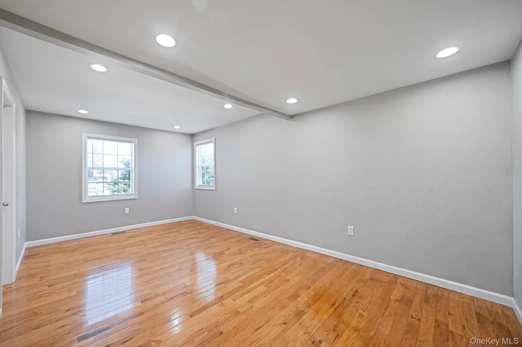 232 30th Street Lindenhurst NY 11757