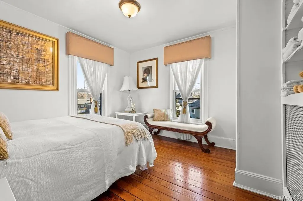 15 Bayside Avenue Oyster Bay NY 11771