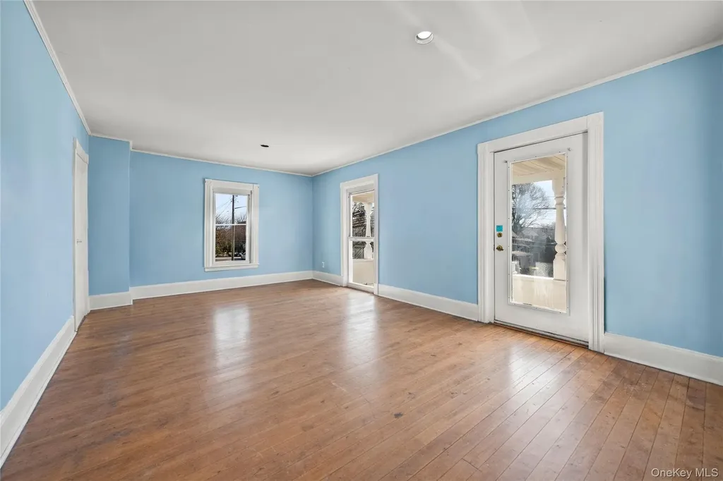 15 Bayside Avenue Oyster Bay NY 11771