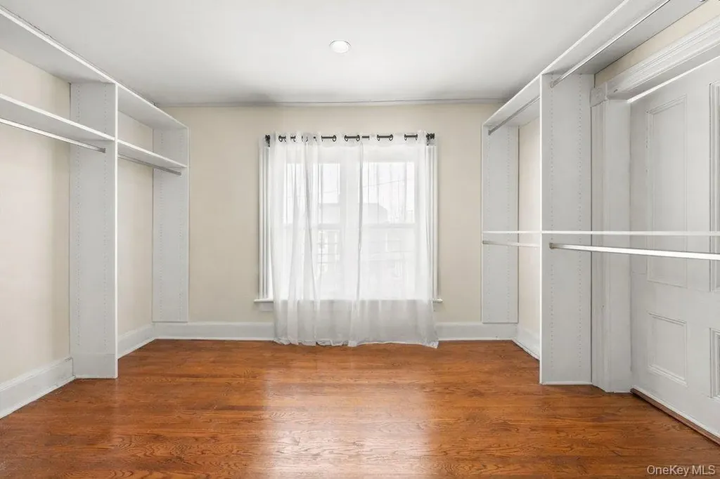 15 Bayside Avenue Oyster Bay NY 11771