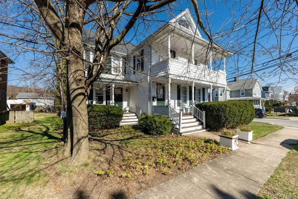 15 Bayside Avenue Oyster Bay NY 11771