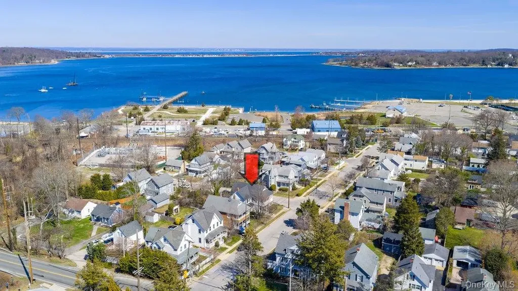 15 Bayside Avenue Oyster Bay NY 11771