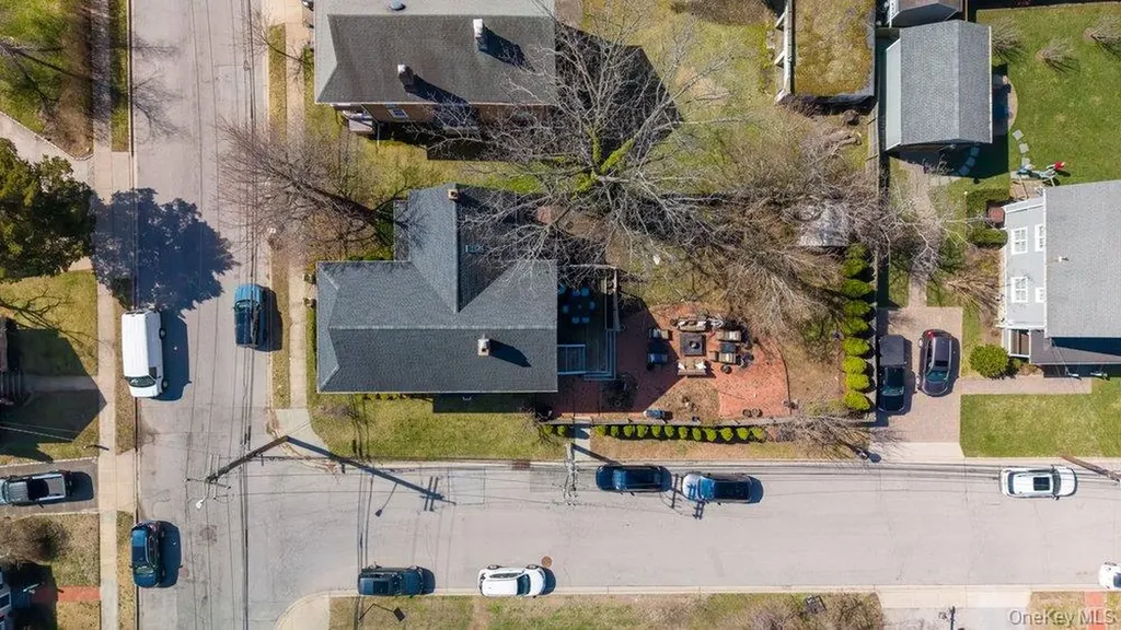 15 Bayside Avenue Oyster Bay NY 11771