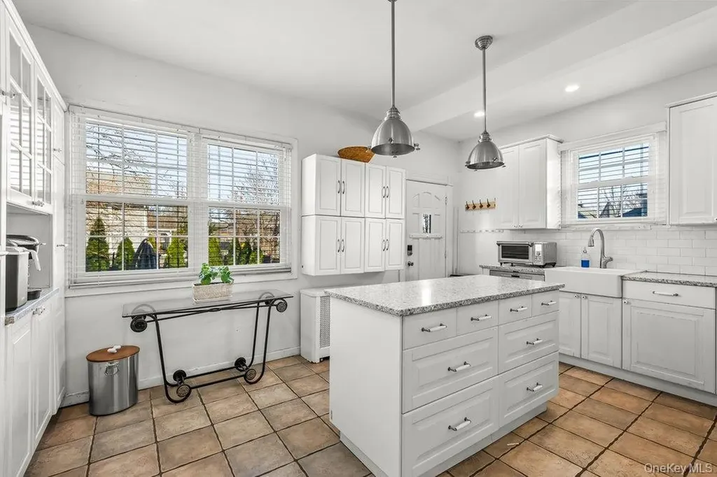 15 Bayside Avenue Oyster Bay NY 11771