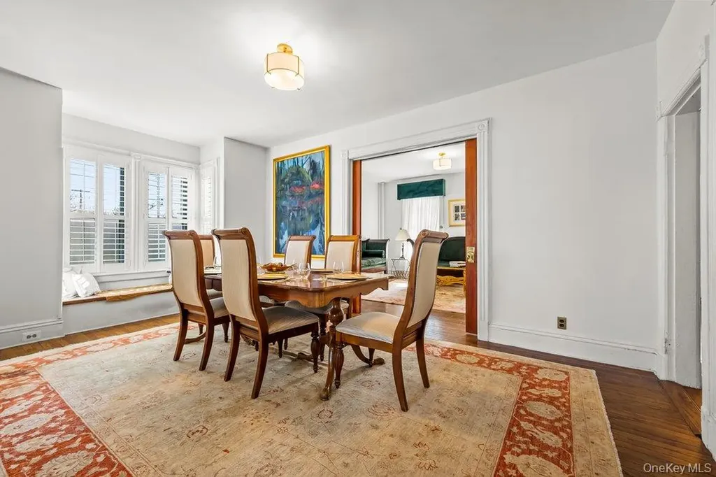 15 Bayside Avenue Oyster Bay NY 11771
