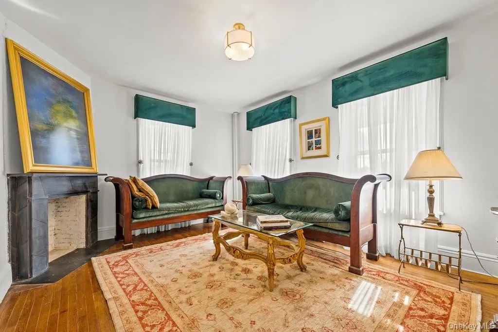 15 Bayside Avenue Oyster Bay NY 11771