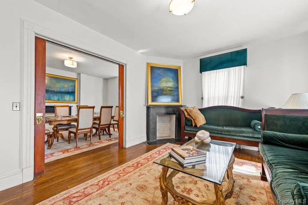 15 Bayside Avenue Oyster Bay NY 11771