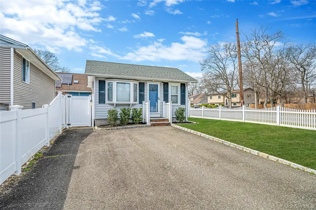 56 Bay Avenue Ronkonkoma NY 11779