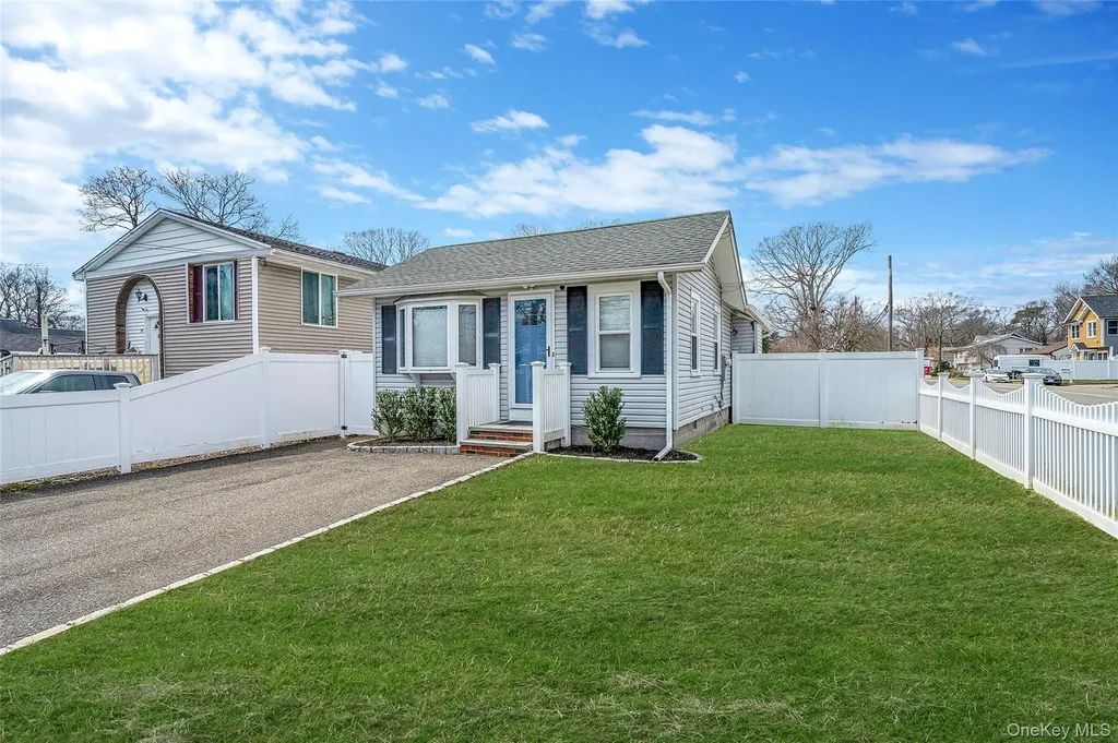56 Bay Avenue Ronkonkoma NY 11779