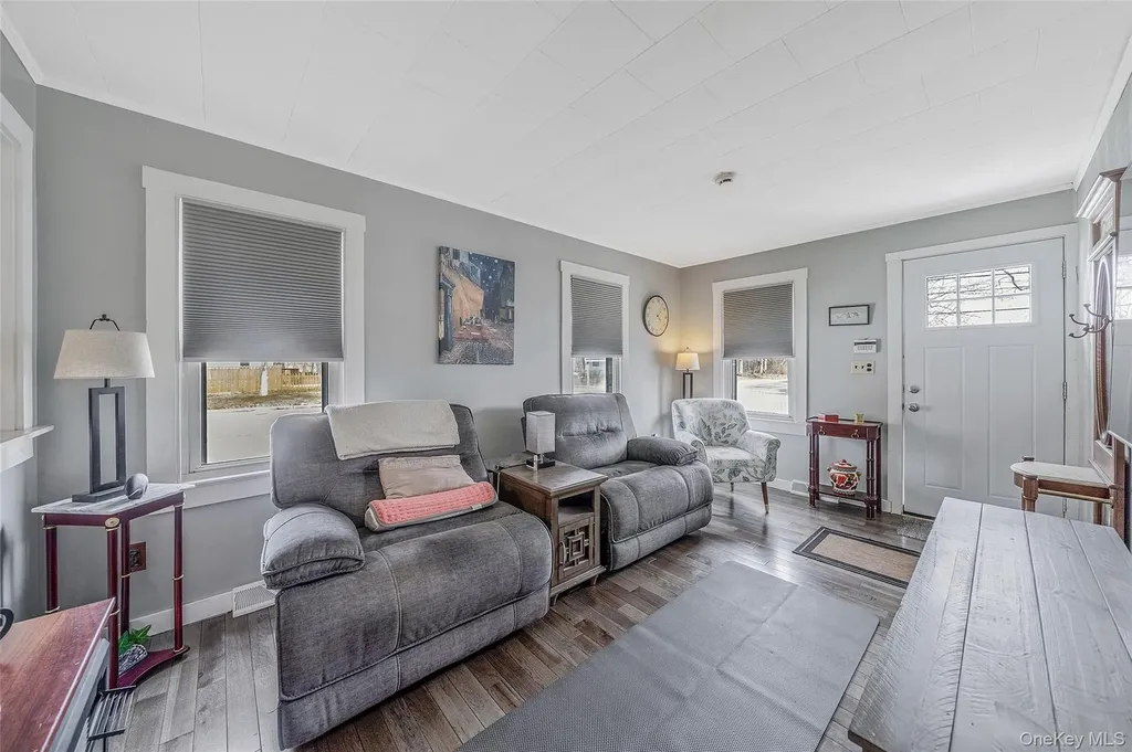 56 Bay Avenue Ronkonkoma NY 11779