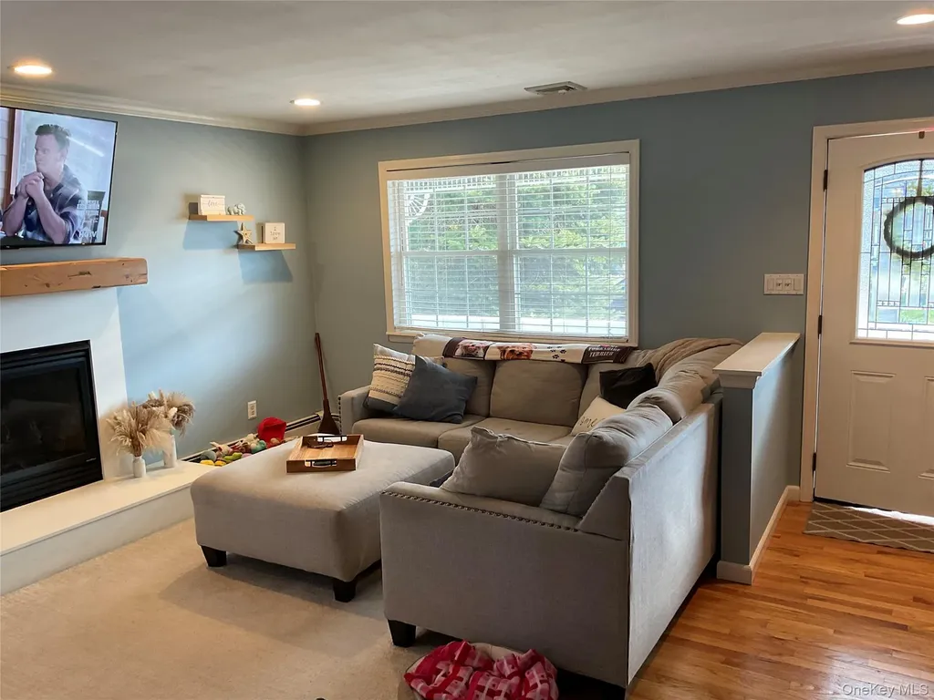 7 Tipton Drive W Shirley NY 11967