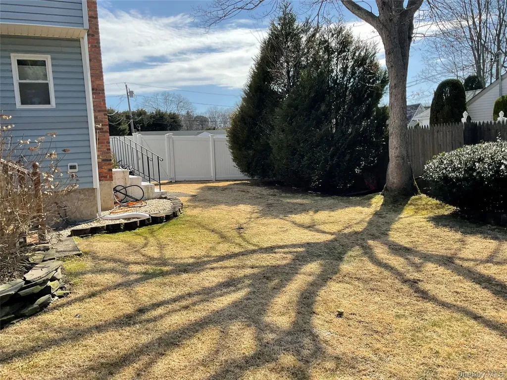7 Tipton Drive W Shirley NY 11967