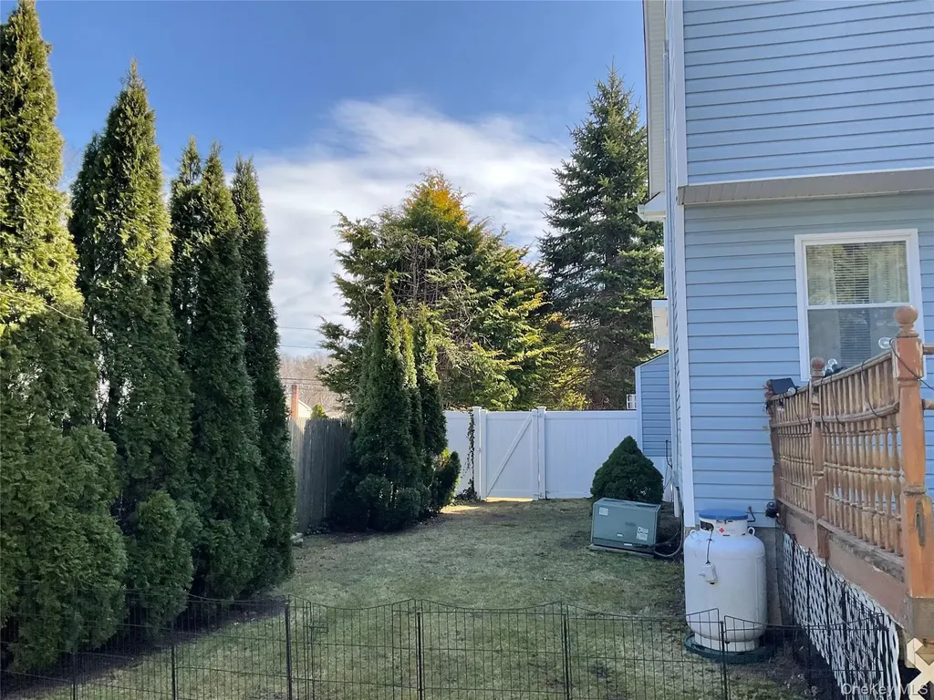 7 Tipton Drive W Shirley NY 11967
